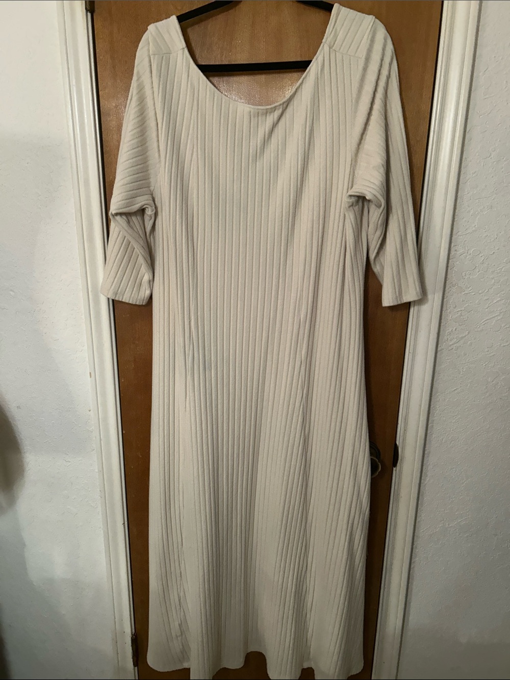Elegant Ribbed Cream Dress with Scoop Neck. Old Navy. 3X Like new. Very soft!